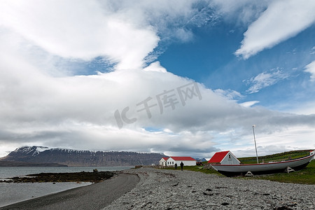 冰岛维古尔岛的房屋和船