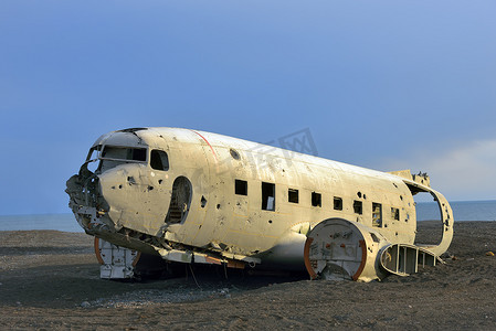 迷茫的摄影照片_冰岛南部的 Solheimasandur 飞机残骸