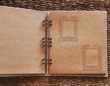 复古家庭相册、旅行日记本、照片笔记本、食谱或旧日记、可持续纸质文具模型和剪贴簿设计