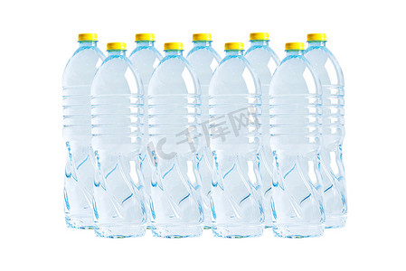 塑料水瓶隔离在白色背景、矿物质、健康概念上。
