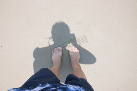 自己拍的影子沙滩男人腿图片