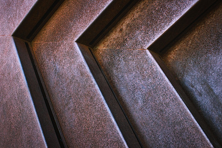 现代铁金属结构中凹槽的特写形成工业纹理背景