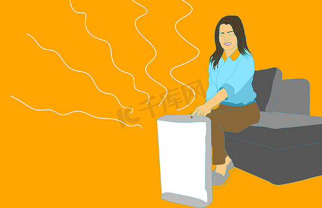 保湿水摄影照片_女人坐在空气净化器和保湿设备附近的沙发上。