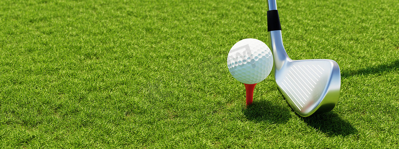 在发球台和高尔夫球杆上的高尔夫球有球道绿色背景。