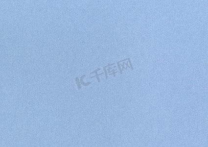 钢矢车菊蓝色无涂层纸光滑纹理背景的高质量大图像，具有白色银色细纤维颗粒，具有用于壁纸的文本复制空间