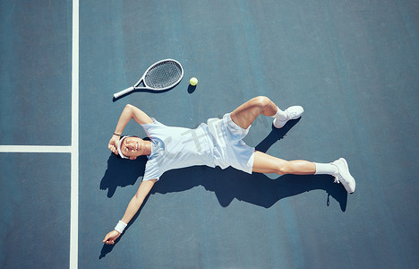 疲惫的网球运动员、运动倦怠和球场运动训练中的比赛疲劳、地面运动造成的肌肉损伤以及对错误感到悲伤。