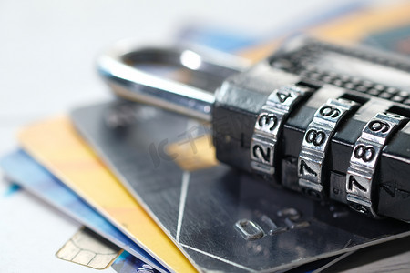 信用卡挂锁、互联网数据隐私信息安全概念