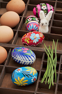 彩绘花卉摄影照片_彩绘的复活节彩蛋