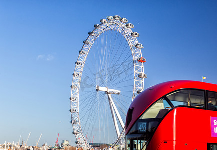 伦敦眼摄影照片_伦敦眼和标志性的红色巴士