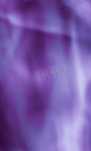 紫色抽象艺术背景、丝绸质感和运动波浪线，适合经典奢华设计