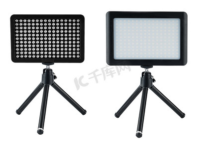 led视频视频摄影照片_用于视频拍摄的 LED 面板、LED 灯，位于三脚架上的白色背景上