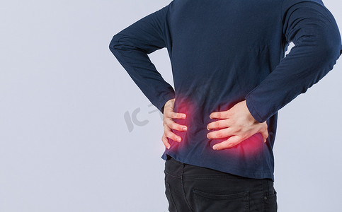 字体问题摄影照片_孤立背景下有背部问题的人、腰部问题概念、有脊柱问题的人、背痛的酸痛人