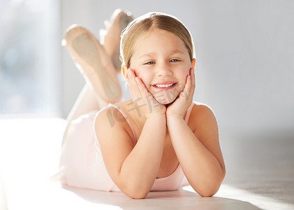 学习芭蕾对孩子来说是美妙的。