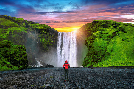 冰岛瀑布摄影照片_冰岛斯科加瀑布 (Skogafoss)。