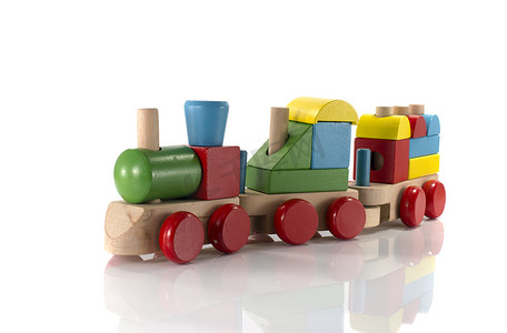 木头制成的玩具火车