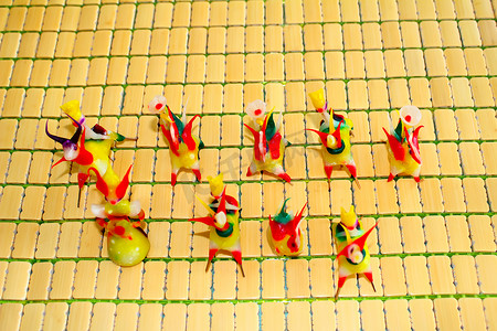 传统玩具摄影照片_Tohe，越南传统玩具，由彩色米粉制成