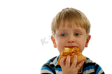 吃披萨的小男孩