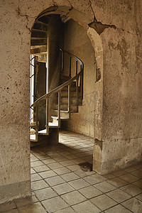废弃教堂的楼梯