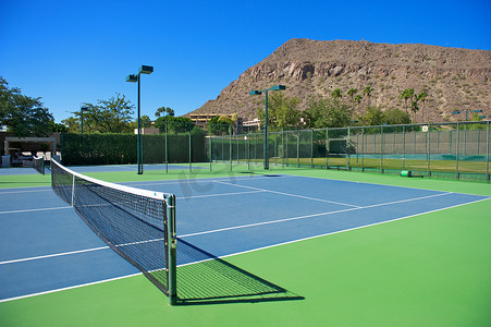 度假村的蓝色网球场