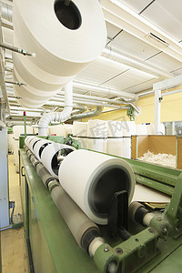 纺纱厂的织物和机械卷