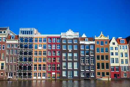 荷兰首都阿姆斯特丹的传统荷兰中世纪房屋