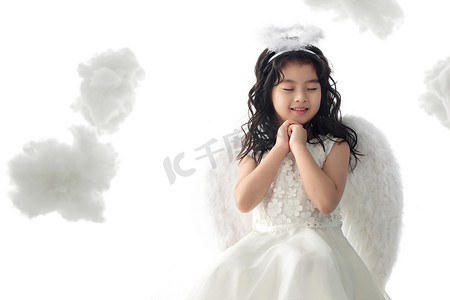 快乐的小天使做祈祷