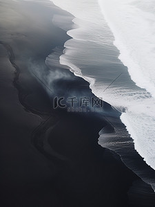 阴天背景图片_海边的黑色沙滩海浪背景1