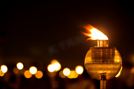 candle摄影照片_candle in glass lantern at the night. Buddha Makha Bucha Day with candle light for pray buddhists.