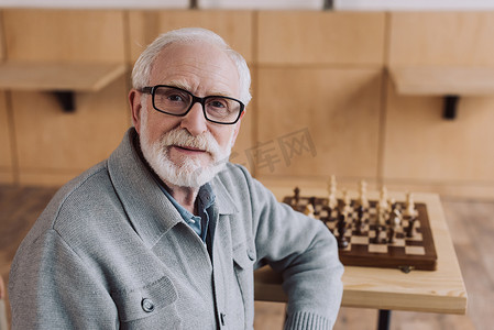 棋牌高级男子