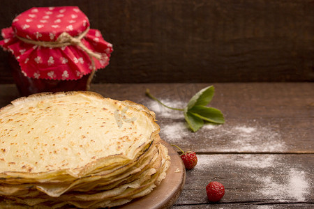 Pancake with strawberry jam and fresh strawberry