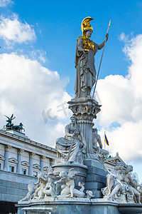 在维也纳，奥地利和雕像的帕拉斯雅典娜布龙嫩议会大厦