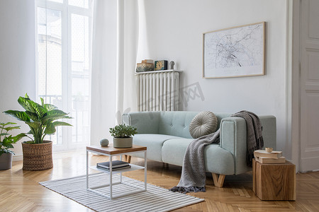 现代简约室内设计摄影照片_现代室内设计与沙发和当代配件。 风格新颖的客厅和设计家居装饰. 家居装修的简约概念. 