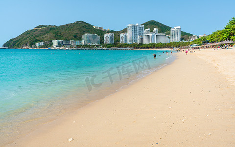 三亚蓝天大同海白沙滩风景与陆辉半岛风景