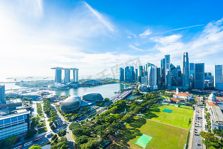 新加坡动漫摄影照片_美丽的建筑建筑外部城市景观在新加坡城市天际线与蓝天上的白云