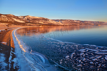 winter摄影照片_Frozen Lake Baikal in the morning. View of the transparent ice from Cape Uyuga, Kurma. Winter trip to Russia.