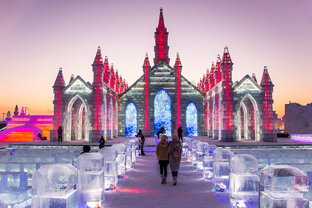 2019财神摄影照片_中国哈尔滨-2019年1月2日: 哈尔滨国际冰雪节是每年在哈尔滨举行的冬季节。这是世界上最大的冰雪节.