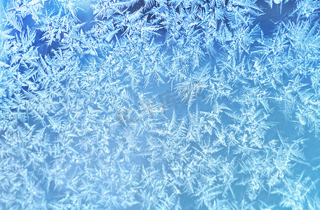 窗台背景上结冰的冰花