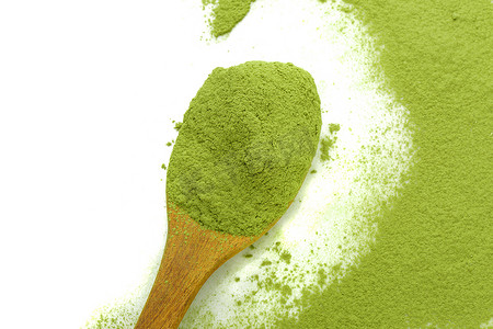 绿茶粉摄影照片_在白色背景查出的抹茶粉绿茶.