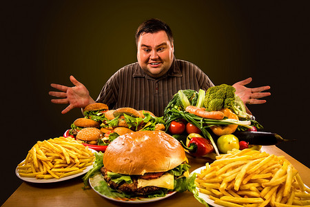 饮食胖男人使之间健康和不健康的食物选择.