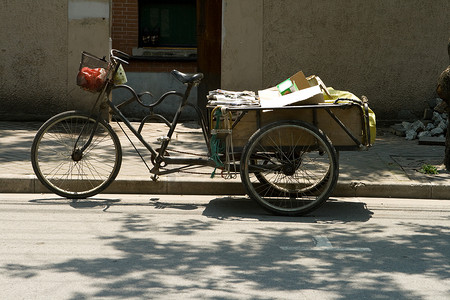 三种轮式的自行车三轮车推车运输中国