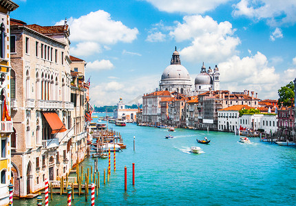 运河与大教堂 di 圣玛丽亚格兰德 della 致敬在威尼斯，意大利