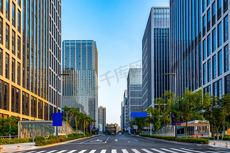 济南金融区道路路面与现代建筑