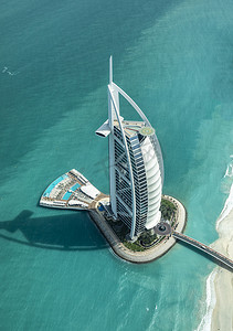 迪拜, 阿拉伯联合酋长国, 第十八 2018年5月: 世界上最受好评的酒店迪拜塔的鸟瞰图