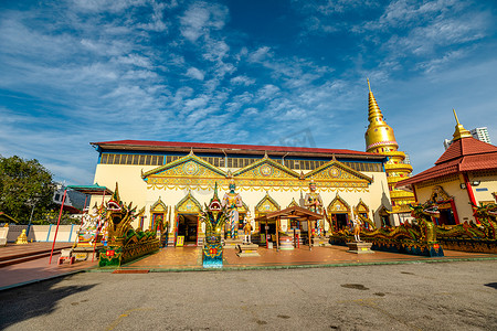 令人印象深刻摄影照片_George Town, Penang, Malaysia：Chaiya Mangalaram Thai Buddhist Temple, or Wat Chaiya Mangalaram.1845年由泰国佛教僧侣建立的著名的泰国寺庙。以其令人印象深刻的建筑著称.