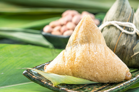关闭, 复制空间, 著名的中国食品龙舟 (端午节) 节, 蒸粽子金字塔形状的竹叶制成的糯米原料制成的