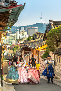首尔建筑摄影照片_传统的韩国风格的建筑，在首尔北村韩屋村