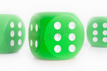 绿色骰子每面都是六