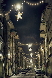 瑞士风光摄影照片_瑞士伯尔尼街头的圣诞星光夜景