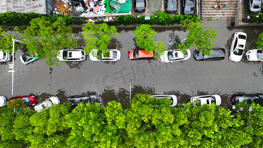 航拍夏季暴雨过后城市道路积水严重洪灾