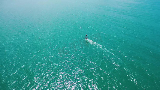 航拍海上帆船冲浪海上极限运动